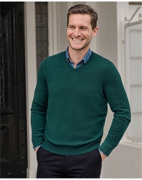 Deep Green | Mens Cashmere V Sweater | Pure Collection