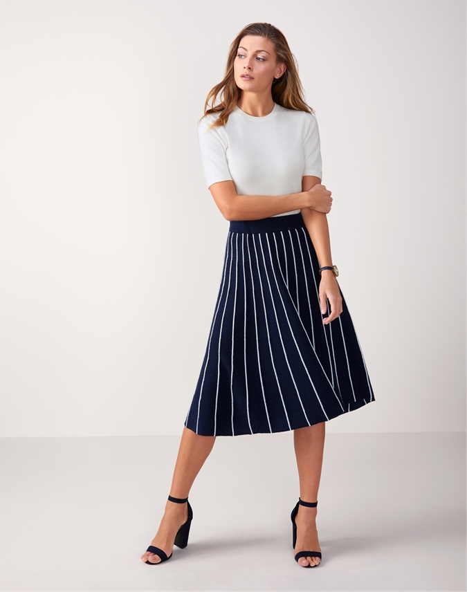 a line knit skirt