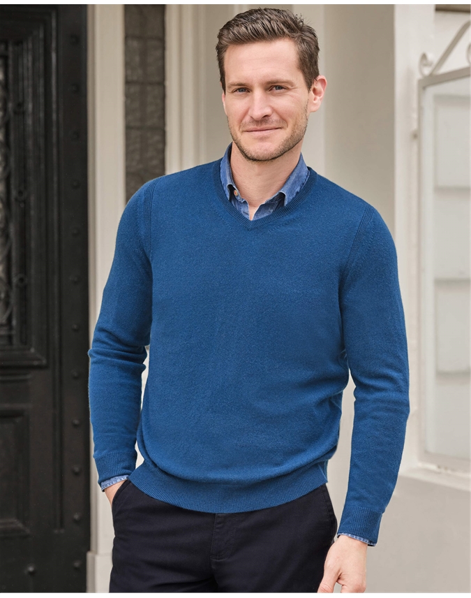 Deep Marine | Mens Cashmere V Sweater | Pure Collection