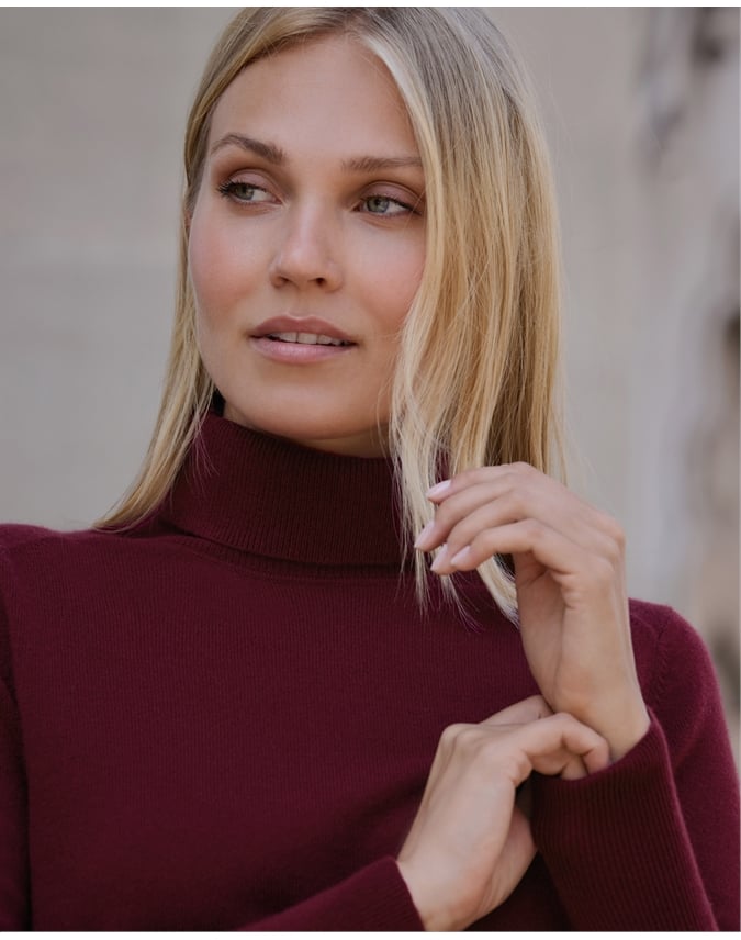 Womens Cashmere Turtle Neck Sweater