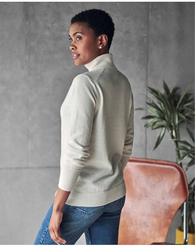 argument zone tand Soft White | Womens Cashmere Turtle Neck Sweater | Pure Collection