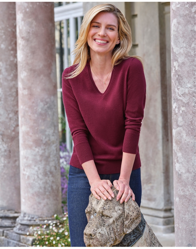 Merlot | Cashmere V Neck Sweater | Pure Collection