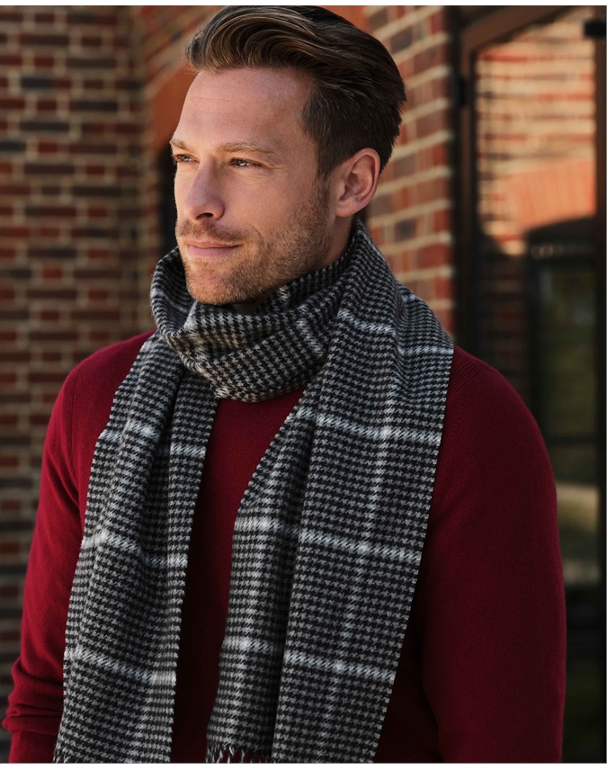 Charcoal Dogtooth | Mens Cashmere Dogtooth Scarf | Pure Collection