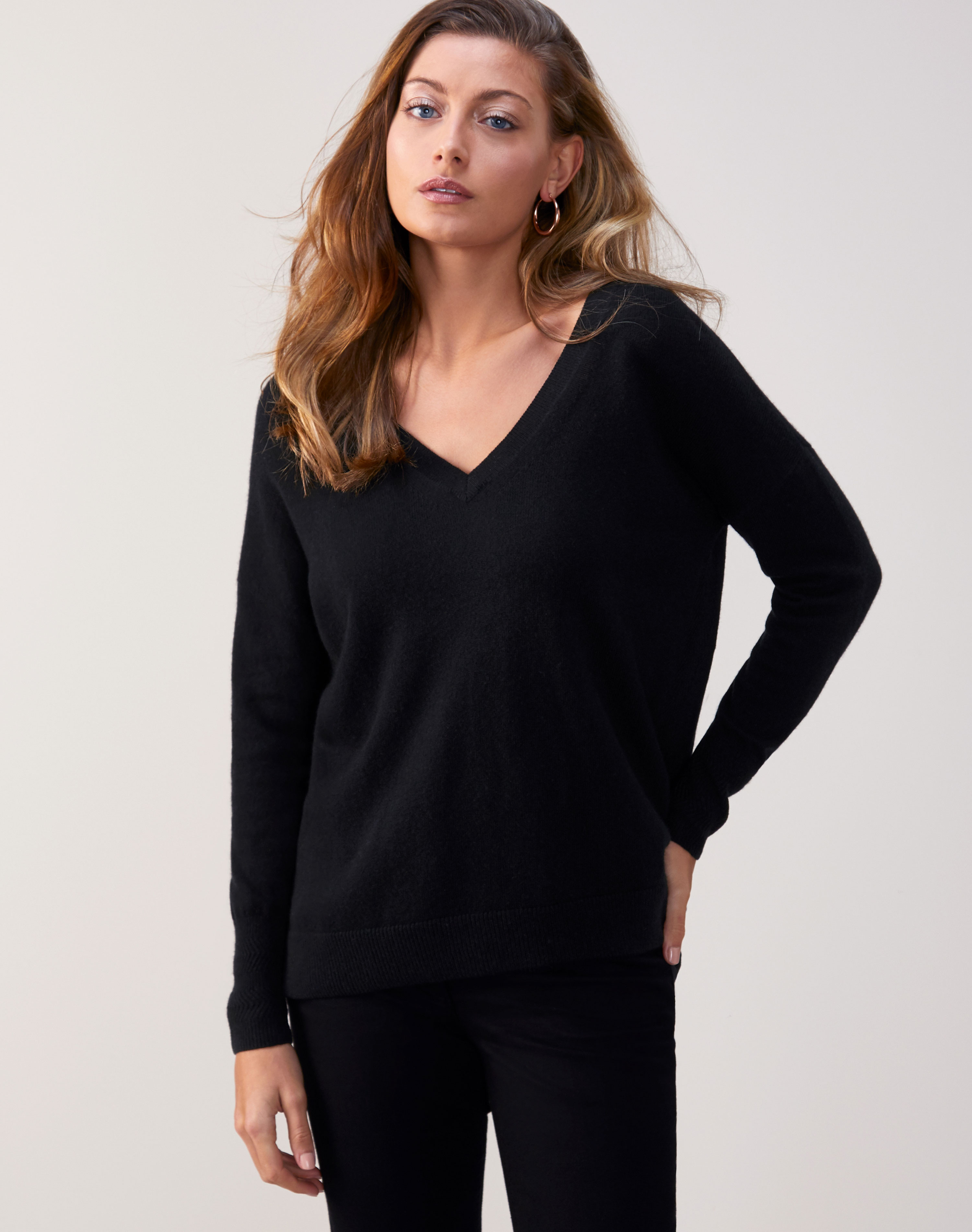 Black | Cashmere Relaxed V Neck Sweater | Pure Collection