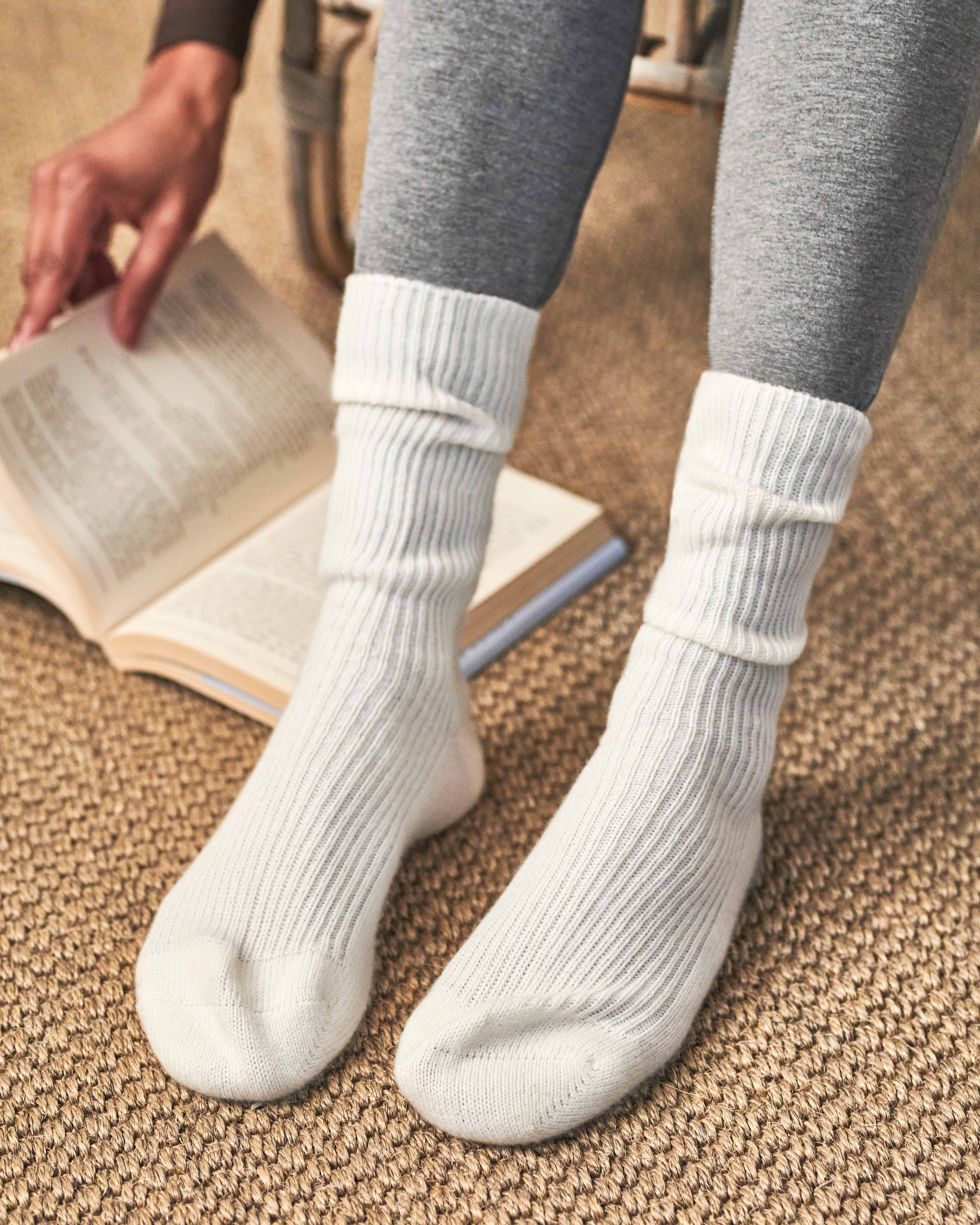 Soft White | Cashmere Bed Socks | Pure Collection